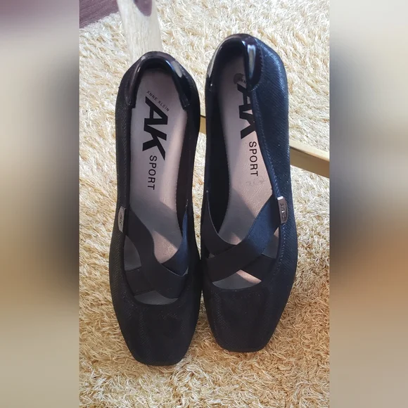 Ann Klein Sport Women's Black Flats. Size 10 Worn Once...Like New - Picture 1 of 3